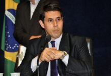 Deputado mais votado não fez sequer um pronunciamento em 3 anos de mandato