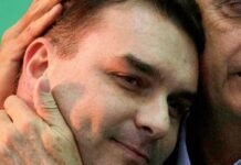 Meu garoto: Bolsonaro indica filho para comandar campanha à reeleição