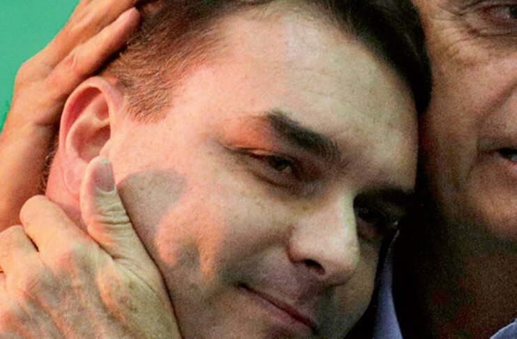Meu garoto: Bolsonaro indica filho para comandar campanha à reeleição