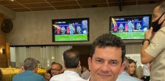 Moro aprova a moqueca capixaba e diz que voltará ao ES antes da eleição