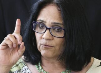 A bruxa dos direitos humanos não gosta de negros