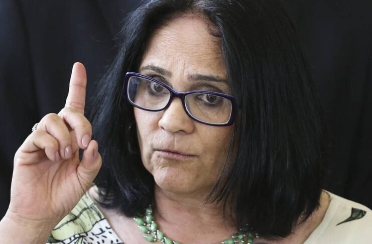 A bruxa dos direitos humanos não gosta de negros