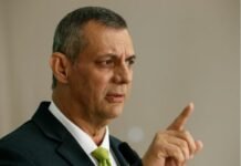 General detona Bolsonaro: “Prefere andar de jet ski e fazer churrasco do que trabalhar”