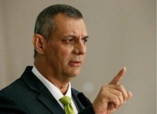 General detona Bolsonaro: “Prefere andar de jet ski e fazer churrasco do que trabalhar”