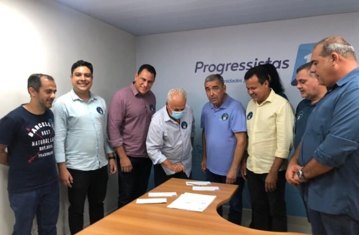Reta final:Ferraço volta para o PSDB, e Norma e Theodorico assinam no PP