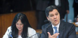 O vice de Casagrande e o primeiro suplente de Rose de Freitas