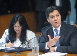 O vice de Casagrande e o primeiro suplente de Rose de Freitas