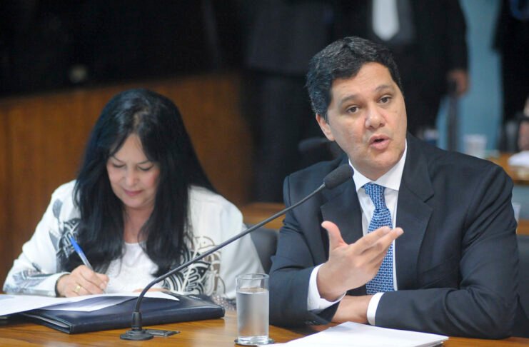 O vice de Casagrande e o primeiro suplente de Rose de Freitas