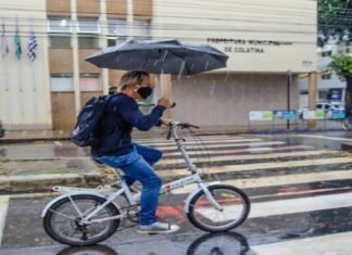 “Farei campanha até de bicicleta se preciso for, mas serei candidato a senador”, diz ex-prefeito