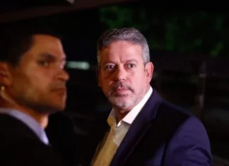 Presidente da Câmara é chamado de ‘traidor” em jantar com Bolsonaro