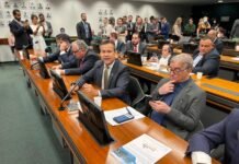Deputado capixaba reduz homenagem a Gerson Camata aprovada pela Câmara