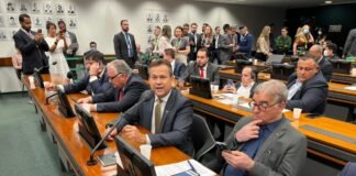 Deputado capixaba reduz homenagem a Gerson Camata aprovada pela Câmara