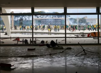 Ataque facilitado por forças de segurança bolsonaristas