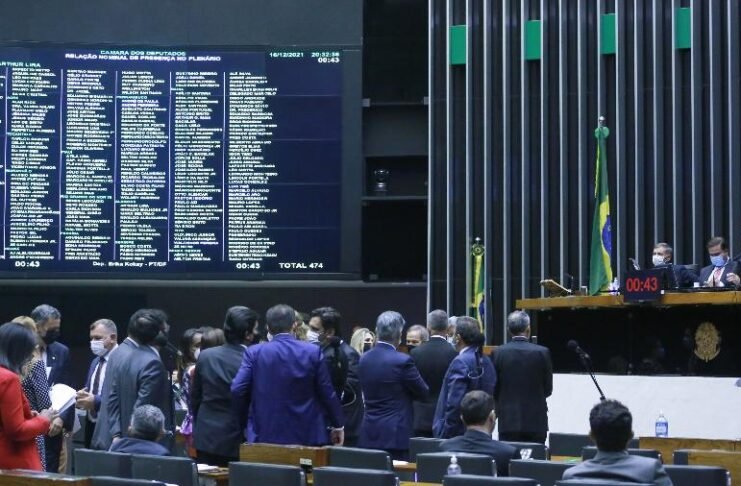 Ação que tira mandato de 15 deputados não tem prazo para ser votada pelo STF