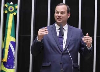 Deputado cobra justiça para vítimas de rompimento de barragens