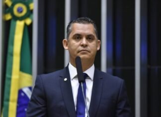Deputado contrata servidores de olho na bandeira ‘municipalista’