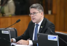 Senador acusa presidente da Câmara de usurpação de poder