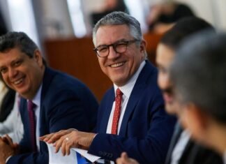 Saída de Padilha da Articulação Política já está decidida por Lula