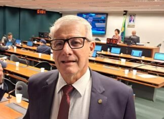 Volta de Bolsonaro ao país não atrapalha governo Lula, diz deputado