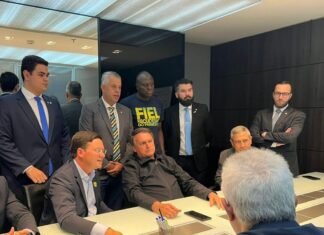 Carro blindado vetado para Bolsonaro gera revolta de apoiadores