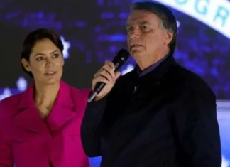 Casal Bolsonaro vai ganhar R$ 130 mil por mês, sem trabalhar