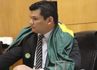 Para fugir da cassação, deputado nega que tenha chamado ministra de prostituta