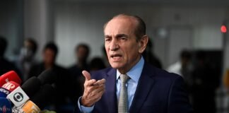 Senador defende permanência de Rose no comando do MDB