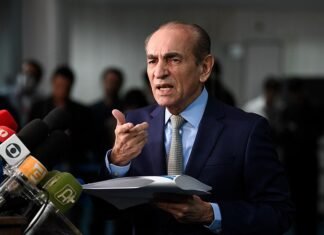 Senador defende permanência de Rose no comando do MDB