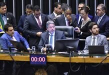 Saiba como votou cada deputado capixaba no PL das fake news