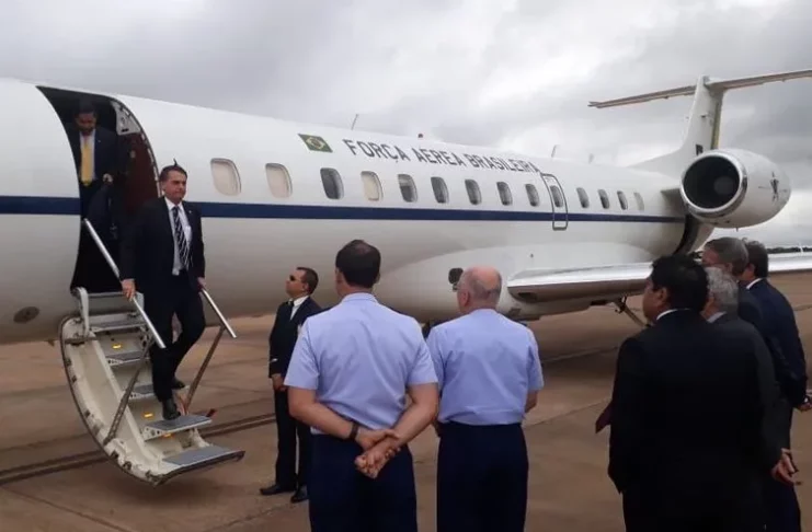 Bolsonaro pode ter que pagar viagem de férias que fez em avião presidencial