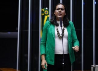 Deputada é a favor de ‘loucos’ na política: “Bolsonaro não é louco, é mau caráter”