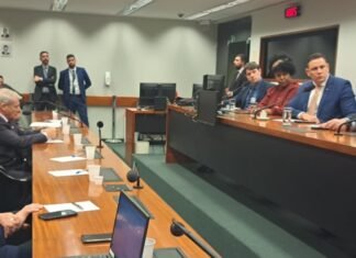 A ausência dos senadores na luta do ES pela reforma tributária, e a presença da Assembleia