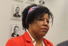 Deputada capixaba recebe prêmio no Rio por defesa da igualdade salarial