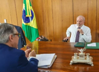 Lula libera R$ 10 bilhões de ICMS sonegados por Bolsonaro a municípios