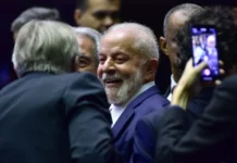 Data Folha: Três em cada quatro brasileiros preferem democracia à ditadura