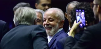 Data Folha: Três em cada quatro brasileiros preferem democracia à ditadura