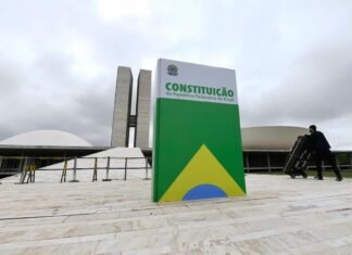 Democracia só estará garantida após regulamentação das redes sociais, diz Lula