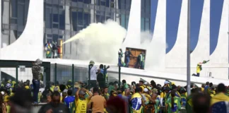 Pesquisa mostra que Bolsonaro foi o responsável pela invasão dos Três Poderes