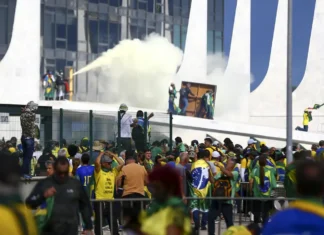 Pesquisa mostra que Bolsonaro foi o responsável pela invasão dos Três Poderes