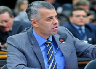 Deputado capixaba cobra explicações sobre viagem de Janja à Rússia