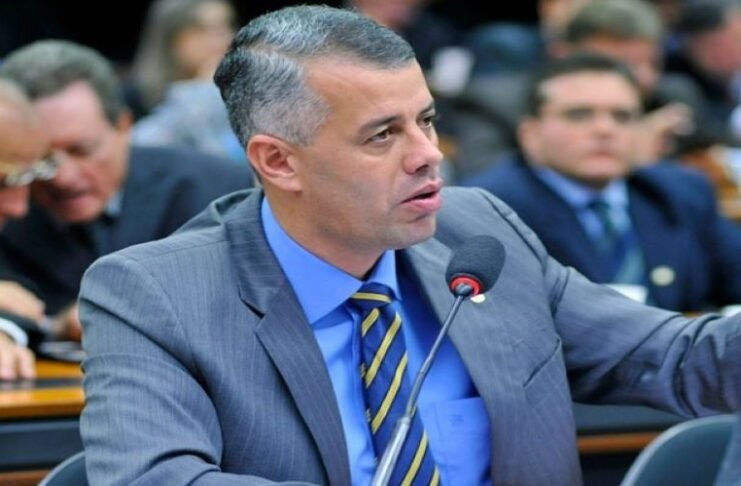 Deputado capixaba cobra explicações sobre viagem de Janja à Rússia