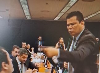 Criador de caso: Deputado bolsonarista briga de novo na Câmara