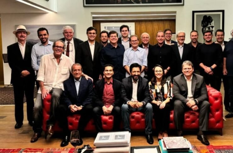 Jantar em apoio a bolsonarista reúne suplente de Camata e Rose e até comunista