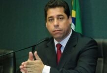 Presidente da Assembleia deixa o Podemos mas não vai para o MDB