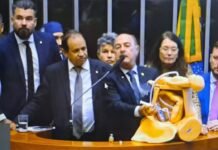 Teatro do absurdo: Deputados simulam aborto durante sessão do Congresso