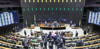Na volta do Congresso, PT é alvo de críticas por derrotas