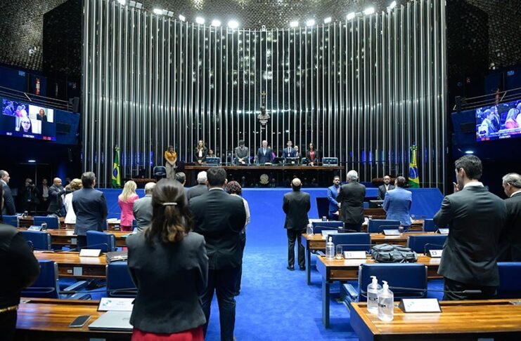 “Equiparar aborto ao crime de homicídio é “irracionalidade”, diz senador