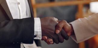 TSE prioriza voto em pretos e pardos nas eleições de outubro