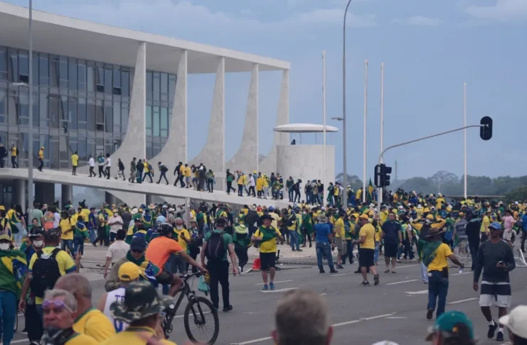 STF não puniu nem metade dos bolsonaristas que destruíram 3 poderes