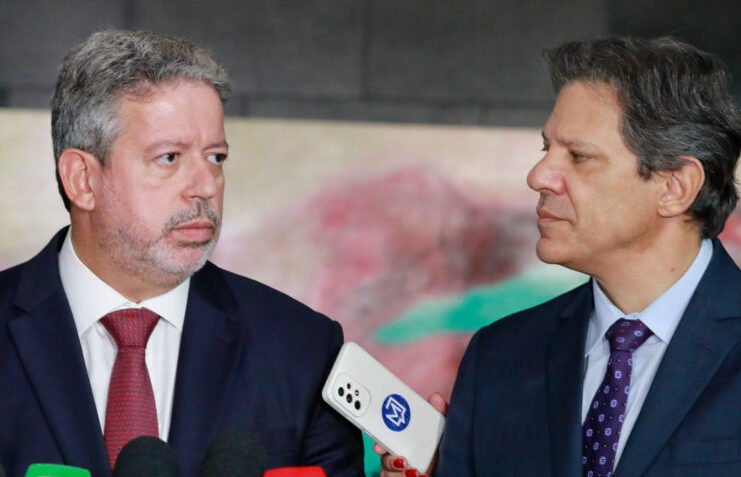 Ministro culpa Congresso por impedir déficit zero do governo